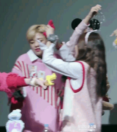 트와이스 두피마사지 기 반응.gif | 인스티즈