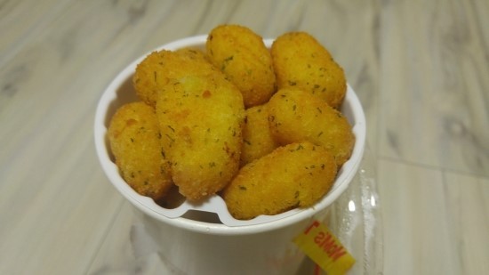 [맘스터치] 맘스터치에서 감자튀김 말고도 꽤 괜찮다고 생각되는 사이드메뉴인 고구마치즈볼.jpg | 인스티즈
