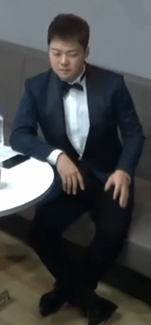 드레스 입은 한혜진 쳐다보는 전현무 눈빛.gif | 인스티즈