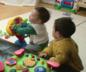 꼬물꼬물 너무 귀여운 이휘재네 쌍둥이 서언이 서준이 움짤 | 인스티즈