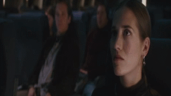 어떤 애기 어머님이 딸이 없어졌다고 비행기에서 난동을 부리시는 거에요.gif | 인스티즈