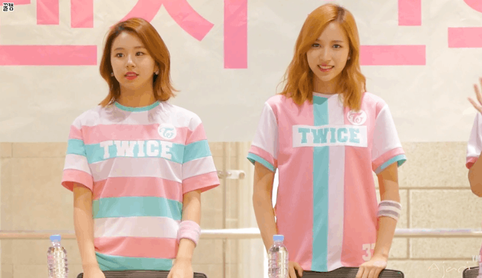 [트와이스] 대표 케미 미챙(미나+채영) 달달한 분위기 짤들.gif | 인스티즈