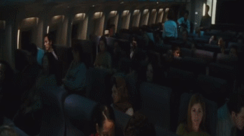 어떤 애기 어머님이 딸이 없어졌다고 비행기에서 난동을 부리시는 거에요.gif | 인스티즈