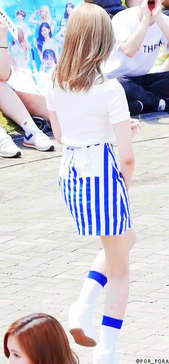 [트와이스] 뒤돌아보는 사나 .gif | 인스티즈