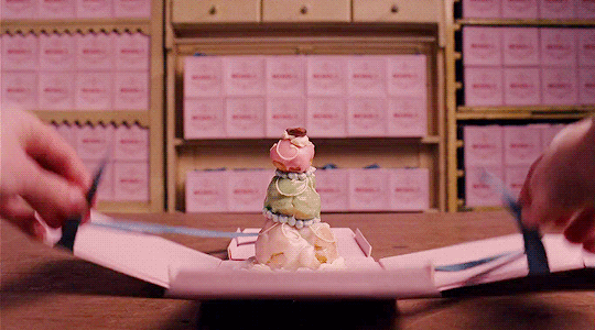 [그랜드부다페스트호텔] 감독이 대칭성애자일 때 생기는 일 | 인스티즈