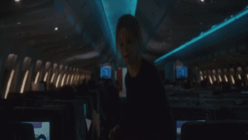 어떤 애기 어머님이 딸이 없어졌다고 비행기에서 난동을 부리시는 거에요.gif | 인스티즈