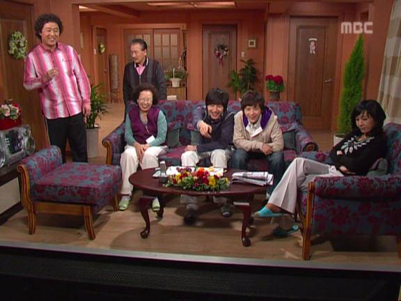 [거침없이하이킥] 순재에게 똥침당한 효자 준하.jpg | 인스티즈