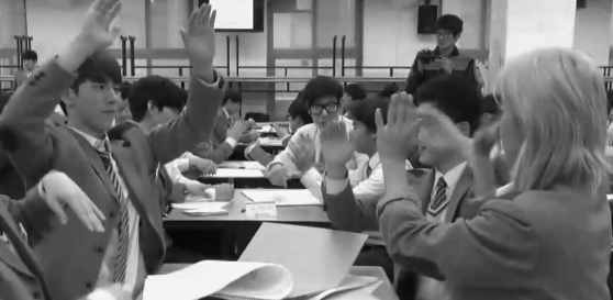 요즘 여고생, 여대생들 사이에서 인기많은 남자 연예인 2명.jpg | 인스티즈