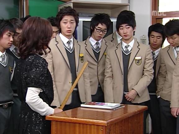 [거침없이하이킥] 학생들 제압하려다가 망신만 당하는 서선생ㅋㅋㅋㅋㅋ.jpg | 인스티즈