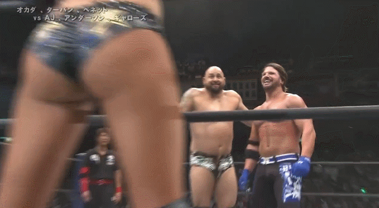 [레슬링] 여자 보고 정신 나간 동료를 지적하는 AJ 스타일스 | 인스티즈