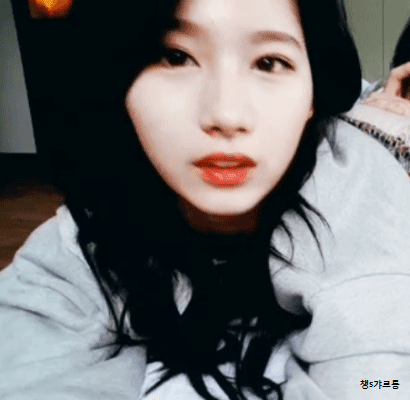 트와이스 사나 머리카락으로 동굴탐험 | 인스티즈