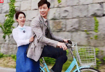 요즘 여고생, 여대생들 사이에서 인기많은 남자 연예인 2명.jpg | 인스티즈