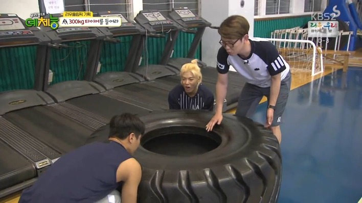 [우리동네예체능] 300kg 타이어를 들어라 - 조타 vs 강호동 .jpg | 인스티즈