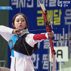 [움짤] 활을 쏘는 러블리즈 지수와 에이핑크 보미.gif | 인스티즈
