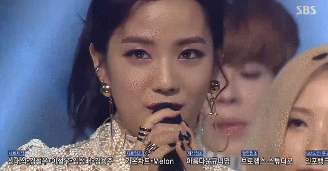 [블랙핑크] 먼가 소심 쭈구리같은 지수 움짤.gif | 인스티즈