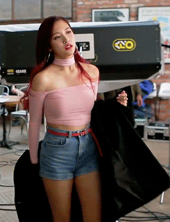 미나 어깨 노출 | 인스티즈