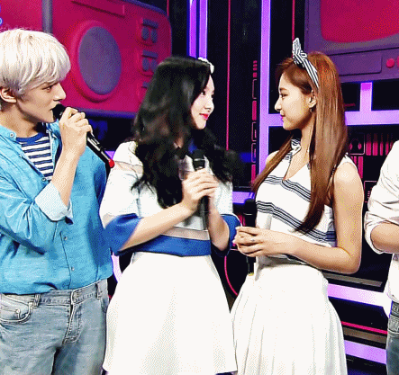 [트와이스] 같이 MC봤었던 나연-쯔위 움짤 모음.gif | 인스티즈