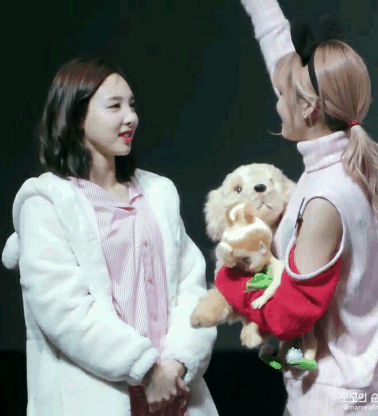 트와이스 두피마사지 기 반응.gif | 인스티즈