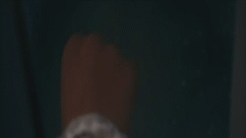 어떤 애기 어머님이 딸이 없어졌다고 비행기에서 난동을 부리시는 거에요.gif | 인스티즈