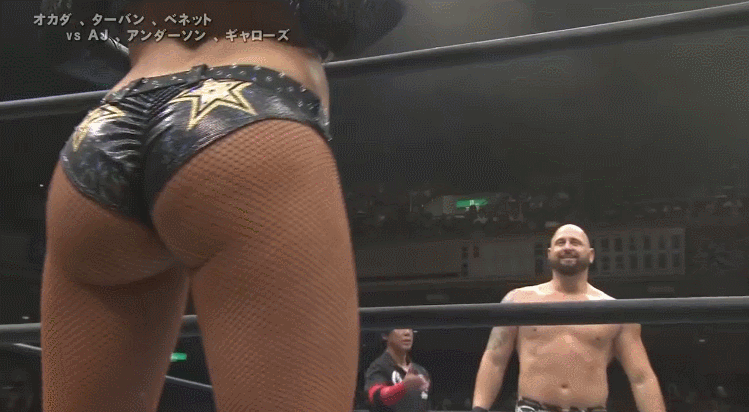 [레슬링] 여자 보고 정신 나간 동료를 지적하는 AJ 스타일스 | 인스티즈