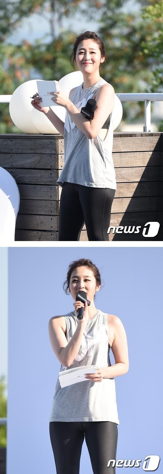 꽉끼는 레깅스 입은 신아영 | 인스티즈