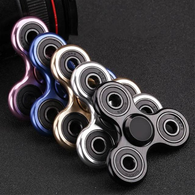 2017년 제일 유행한 장난감 투톱.jpg | 인스티즈