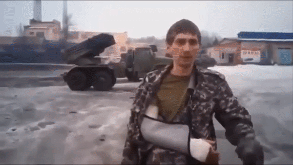 포격 지시하는 러시아 장교.gif | 인스티즈