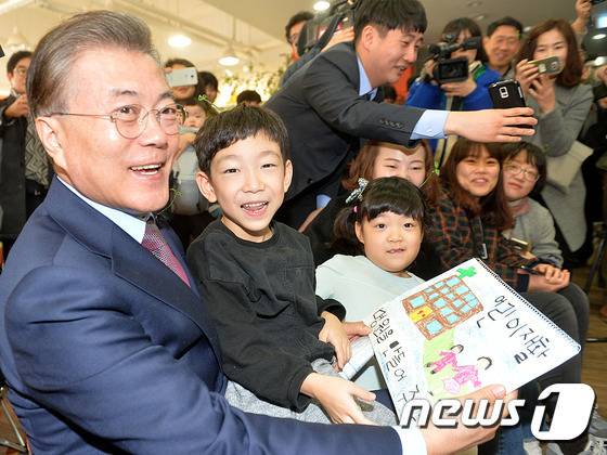 오늘자 새싹 핀한 문재인 .jpg | 인스티즈