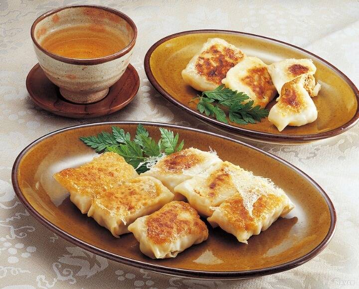 찌거나 삶은 만두 vs 굽거나 튀긴 만두 | 인스티즈