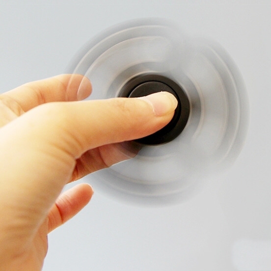 2017년 제일 유행한 장난감 투톱.jpg | 인스티즈