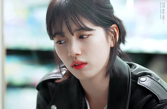 요플레 먹을 줄 아는 수지.gif | 인스티즈