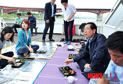 ???:이거 단무지 빼달라고 했지 | 인스티즈