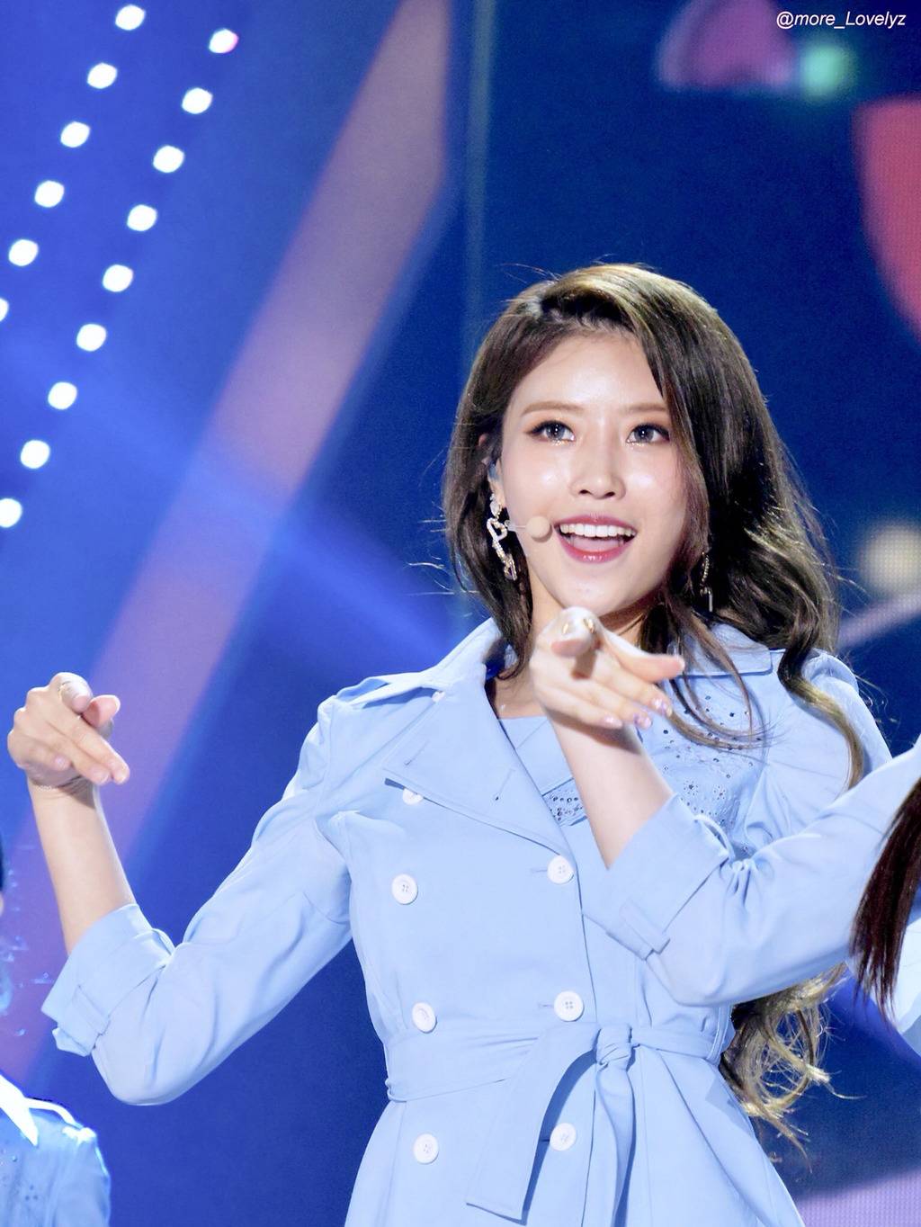 [러블리즈] 심야에 배가고프지만 참아야 할 것 같아서 미주 | 인스티즈