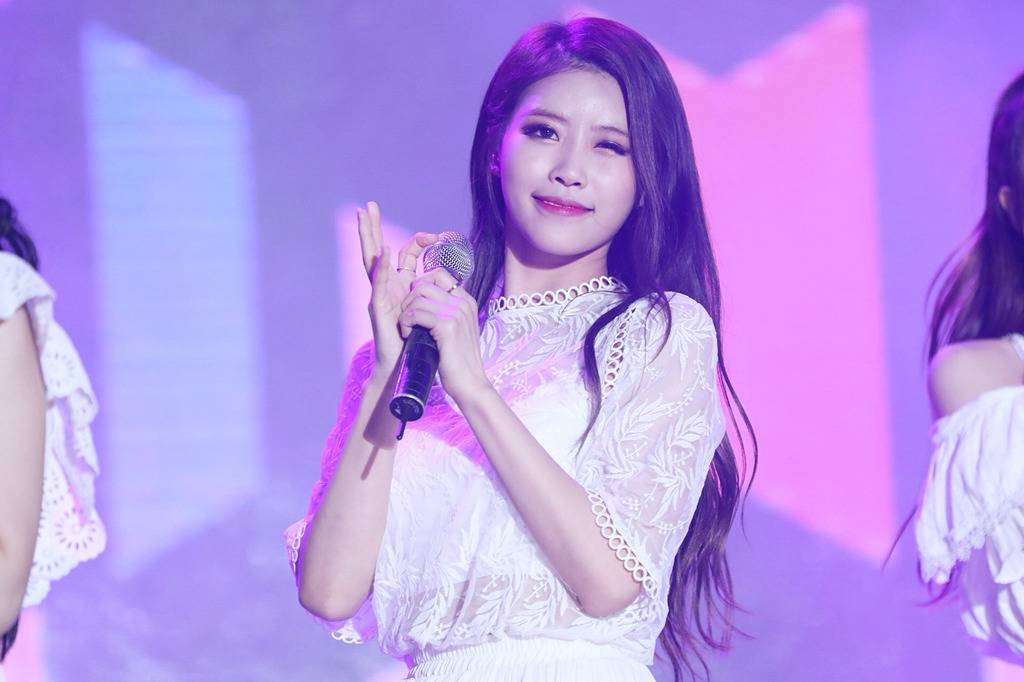 [러블리즈] 심야에 배가고프지만 참아야 할 것 같아서 미주 | 인스티즈