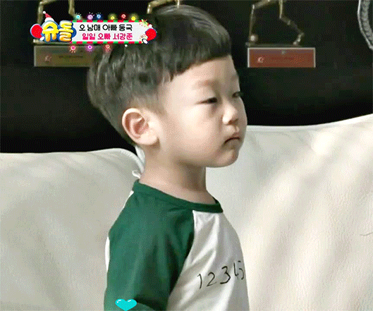 1년전과 비교해서 이목구비부터 인물나기 시작하는 대박이 gif | 인스티즈