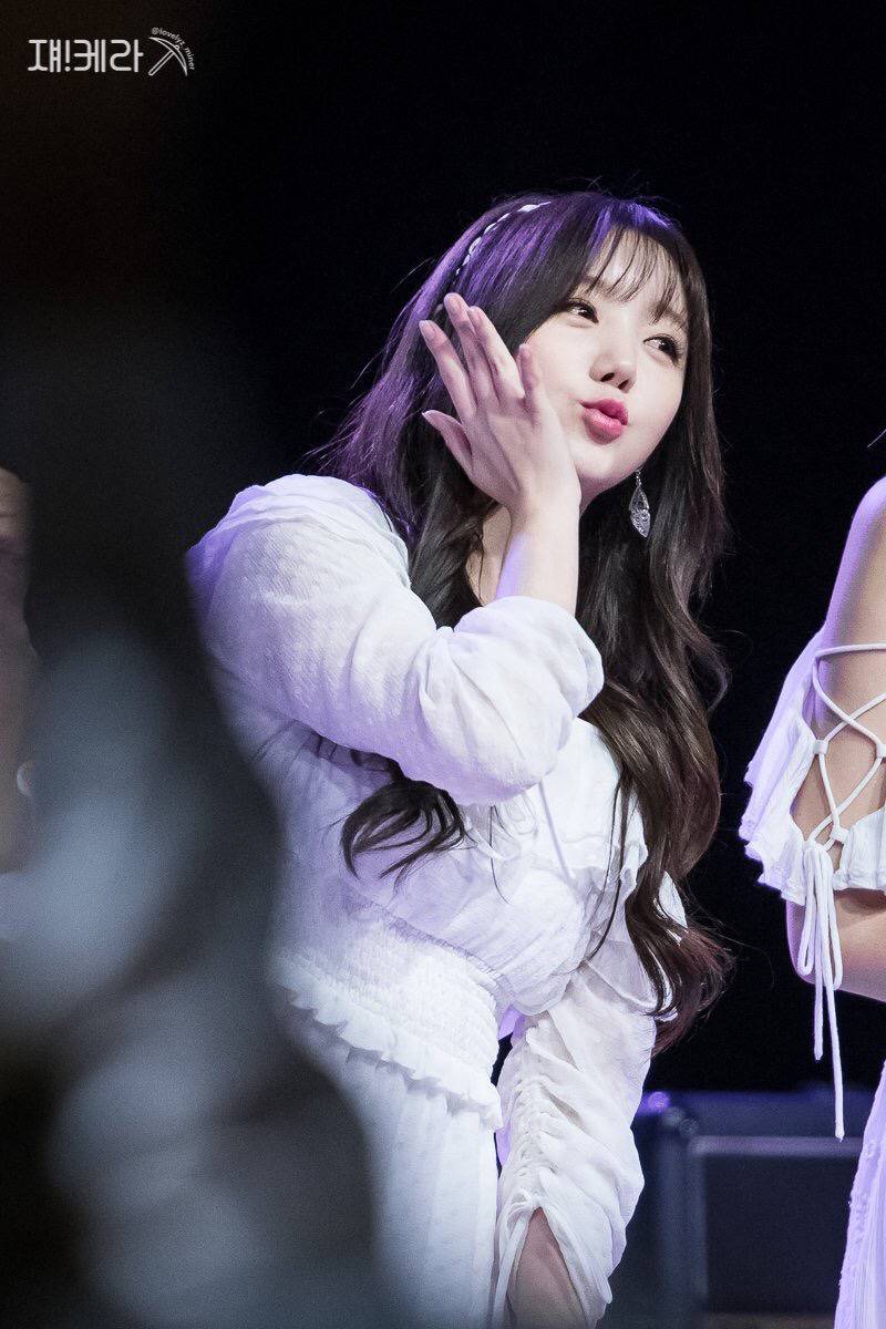 [러블리즈] 일 하다가 꽤나 더워져서 케이 | 인스티즈