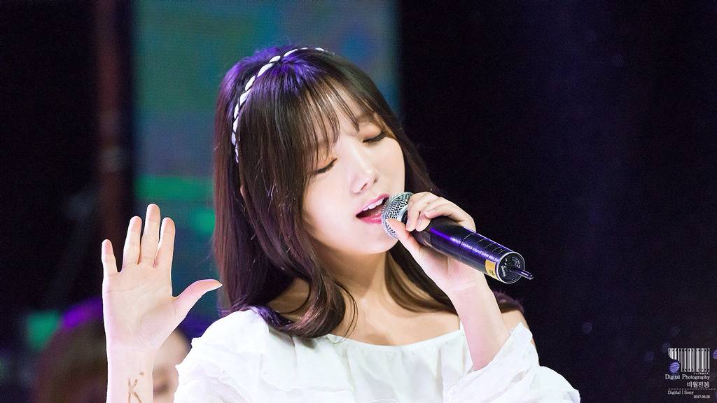 [러블리즈] 일 하다가 꽤나 더워져서 케이 | 인스티즈