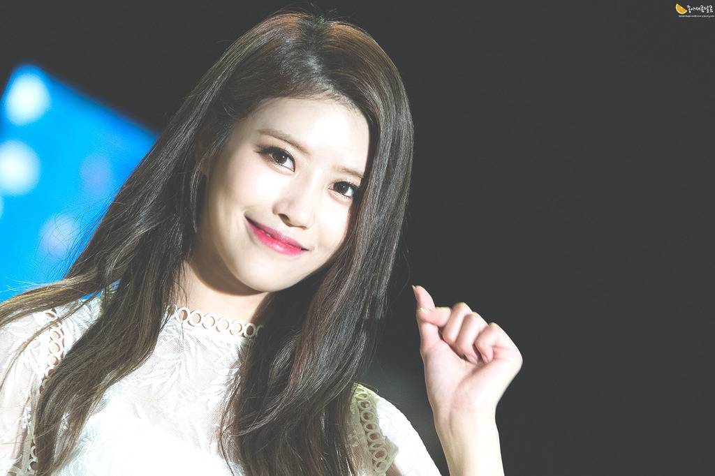 [러블리즈] 심야에 배가고프지만 참아야 할 것 같아서 미주 | 인스티즈