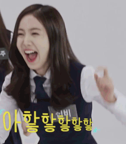 아무리 봐도 걸그룹스럽게는 안웃는 여자친구 신비.gif | 인스티즈