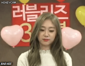 아직도 데뷔 쇼케이스 얘기가 나오면 표정이 어두운 지수.gif | 인스티즈
