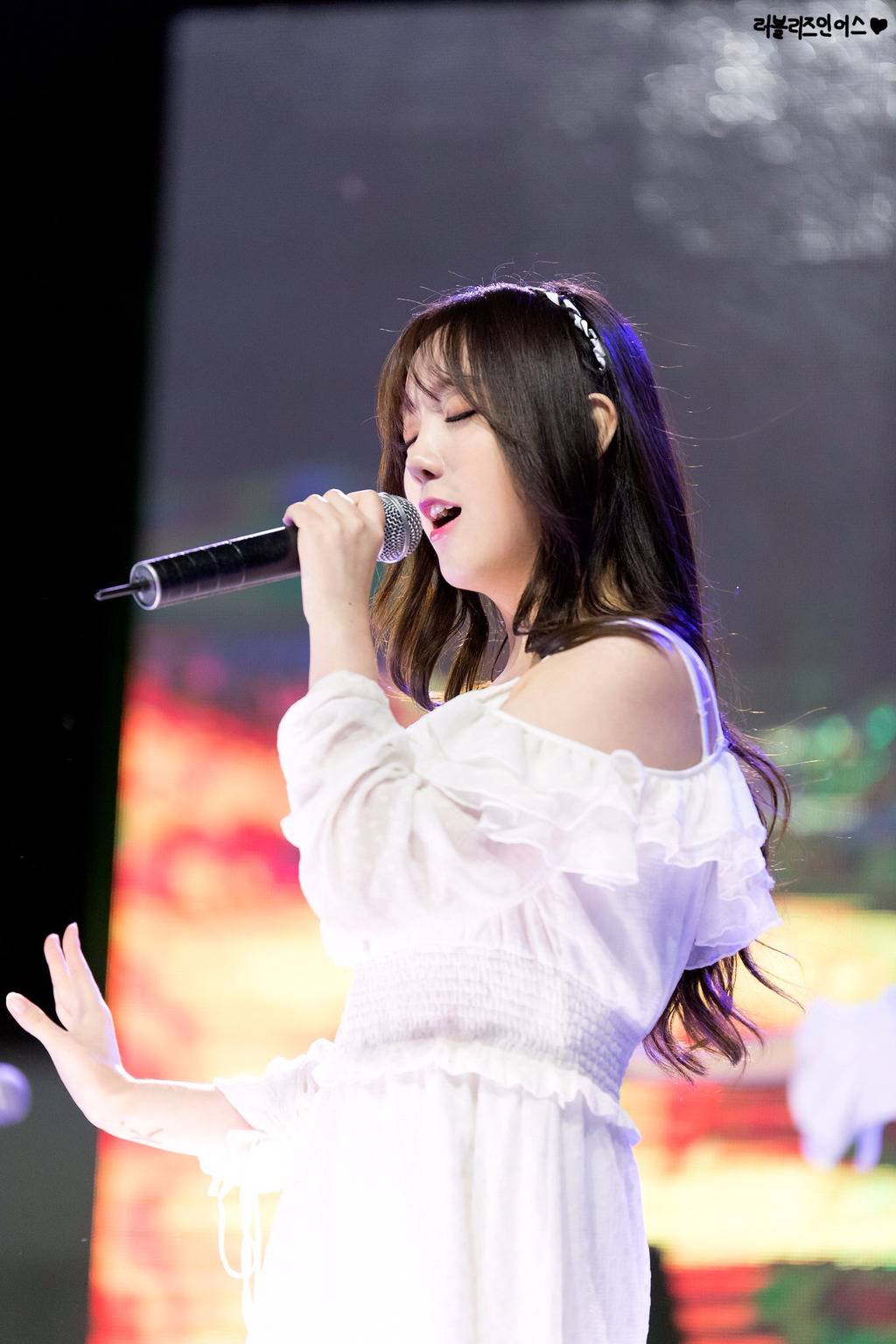 [러블리즈] 일 하다가 꽤나 더워져서 케이 | 인스티즈