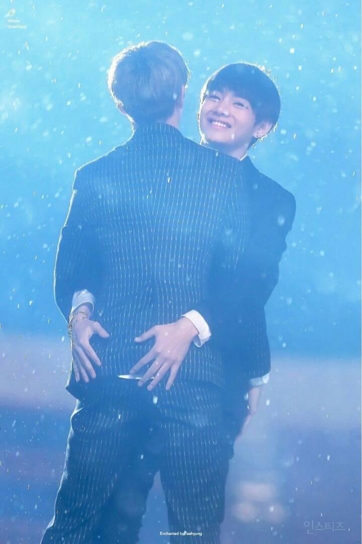 샤이니 민호와 방탄소년단 뷔의 인사법.jpg | 인스티즈