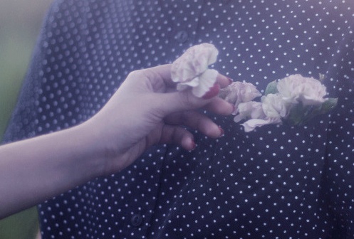  사랑은 서로의 가슴에 가서 고이 죽어 가는 일이다 | 인스티즈