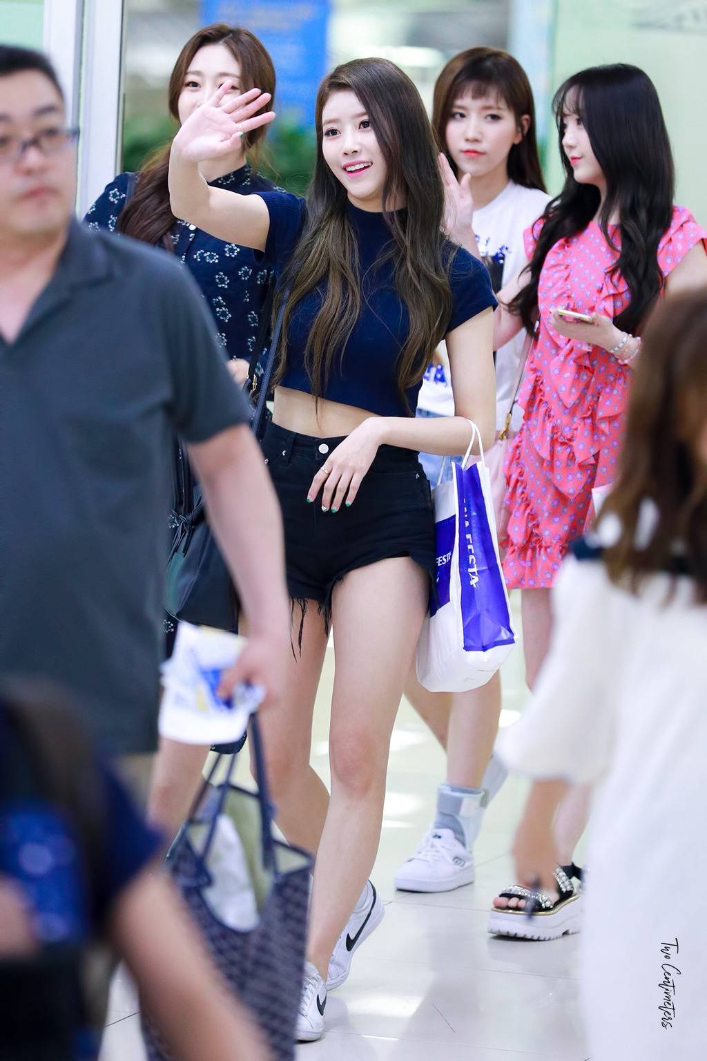 [러블리즈] 심야에 배가고프지만 참아야 할 것 같아서 미주 | 인스티즈