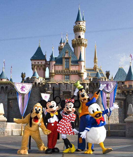 청각장애가 있는 아이를 대하는 디즈니랜드 직원의 소통 수준.gif | 인스티즈