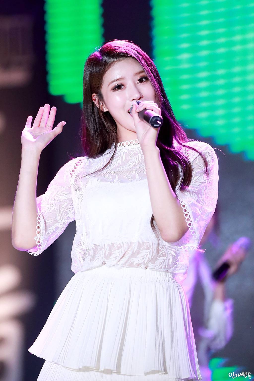 [러블리즈] 심야에 배가고프지만 참아야 할 것 같아서 미주 | 인스티즈