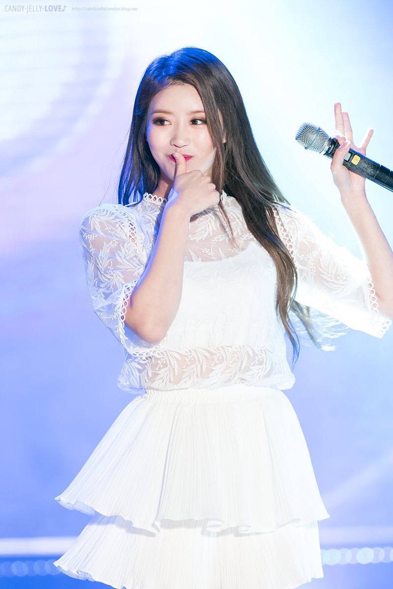 [러블리즈] 심야에 배가고프지만 참아야 할 것 같아서 미주 | 인스티즈