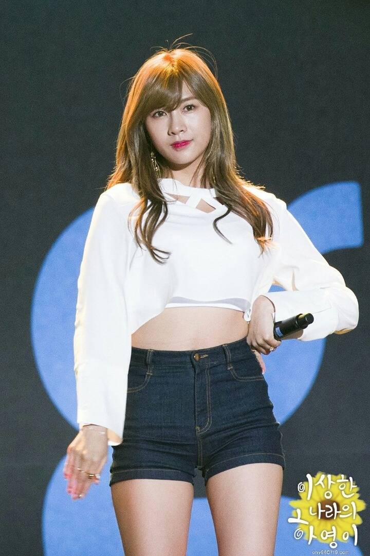 옷 갈아입을때 자기 몸매 감상한다는 오하영.jpgif | 인스티즈