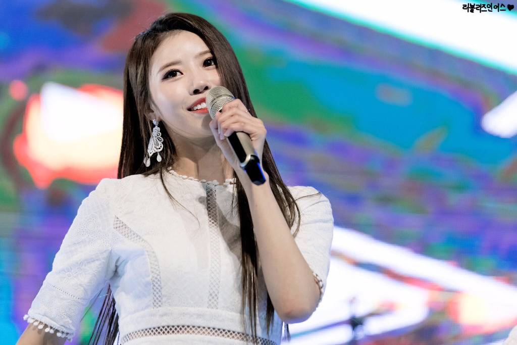 [러블리즈] 심야에 배가고프지만 참아야 할 것 같아서 미주 | 인스티즈