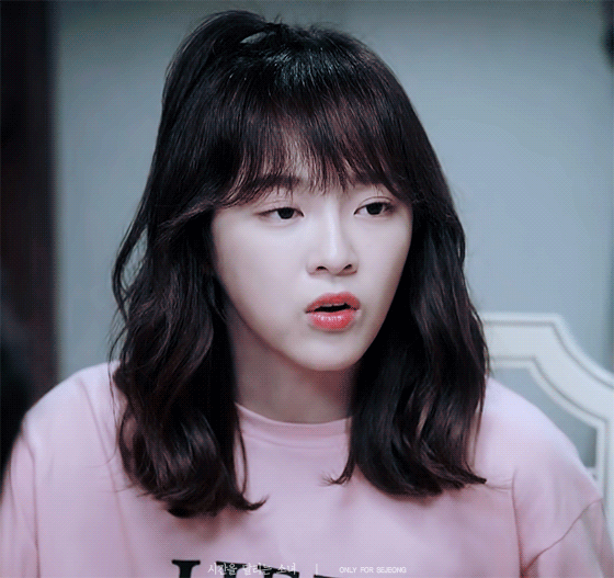 교복입은 김세정 ㄷㄷㄷㄷ.gif | 인스티즈